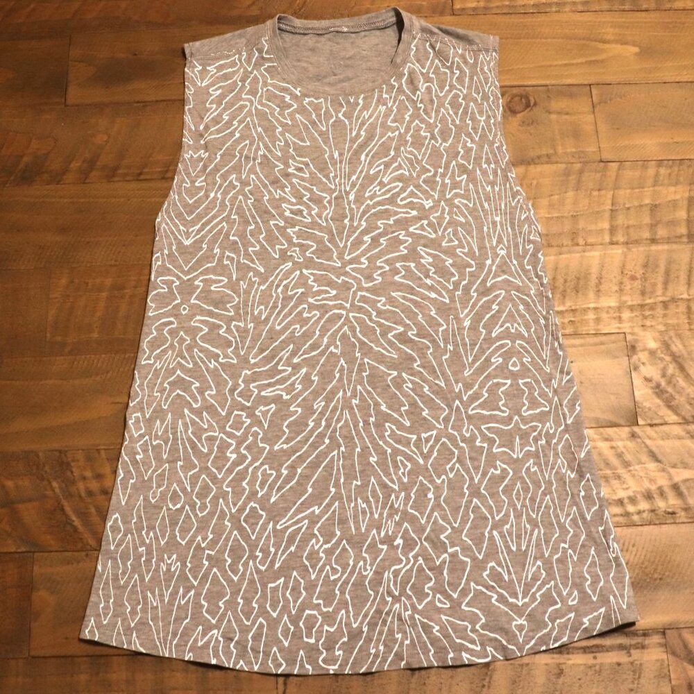 Lululemon | Gray White Muscle Hustle Tank Lightning Print